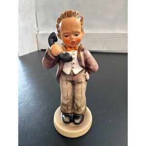 Geobel Hummel "Hello" #124/0 Figurine